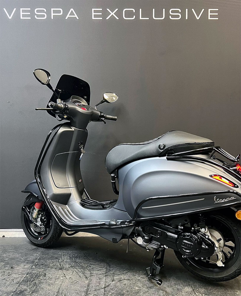 Vespa Sprint S mat grijs Black Detail (full option) Vespa Sprint S mat grijs Black Detail (full option)