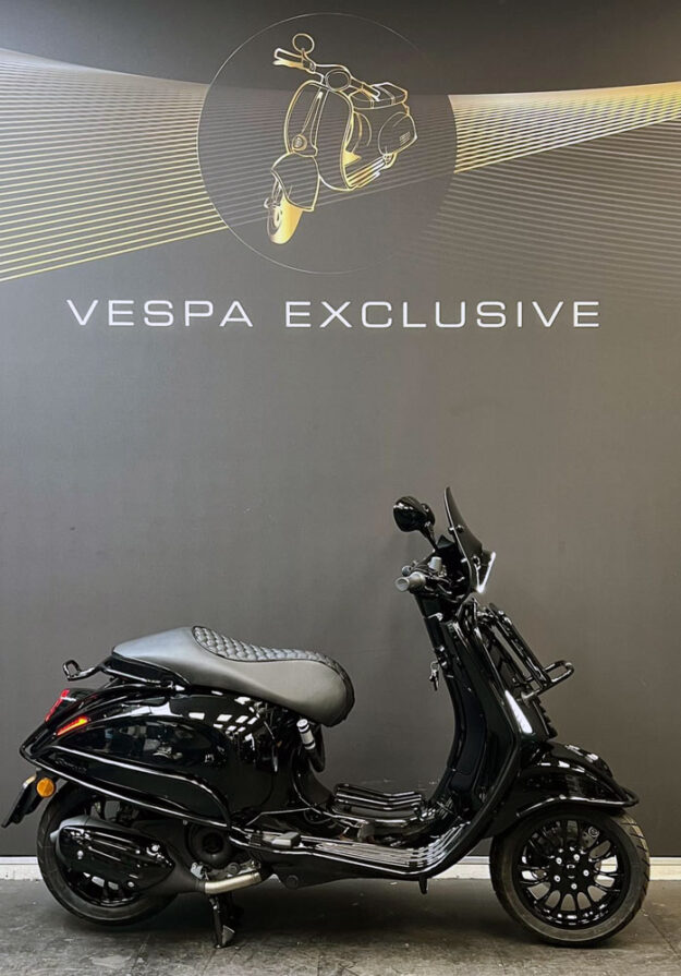 Vespa Sprint zwart Black on Black (full option)